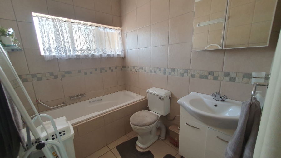 4 Bedroom Property for Sale in Randhart Gauteng