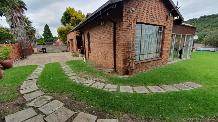 3 Bedroom Property for Sale in Glenvista Gauteng