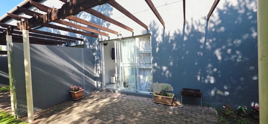 2 Bedroom Property for Sale in Greenstone Hill Gauteng