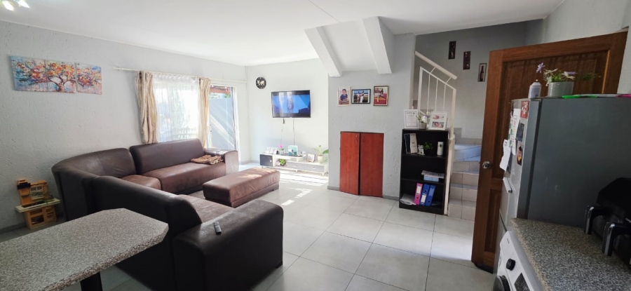 2 Bedroom Property for Sale in Greenstone Hill Gauteng