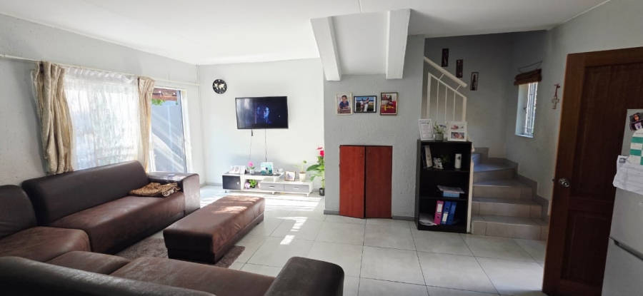 2 Bedroom Property for Sale in Greenstone Hill Gauteng