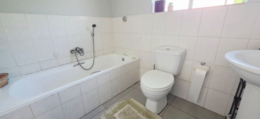 2 Bedroom Property for Sale in Greenstone Hill Gauteng