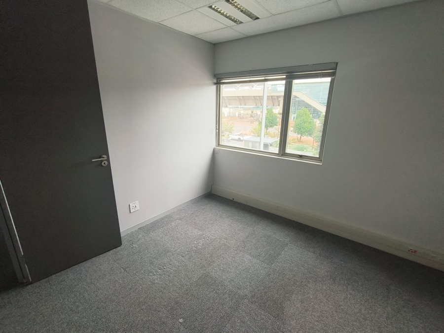 To Let Commercial Property for Rent in Die Hoewes Gauteng