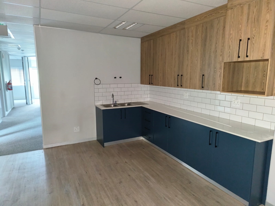 To Let Commercial Property for Rent in Die Hoewes Gauteng