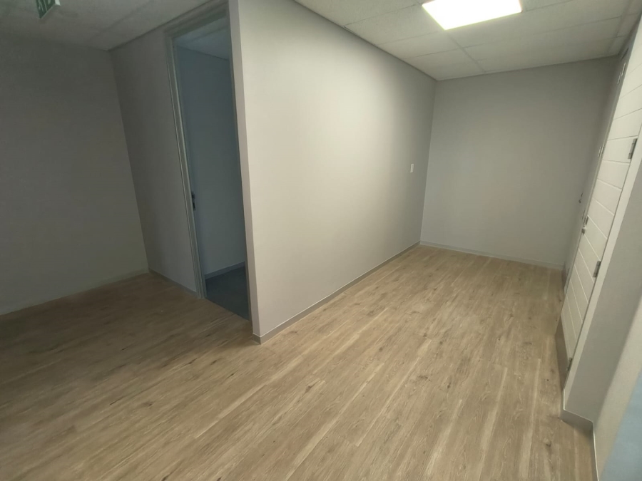 To Let Commercial Property for Rent in Die Hoewes Gauteng