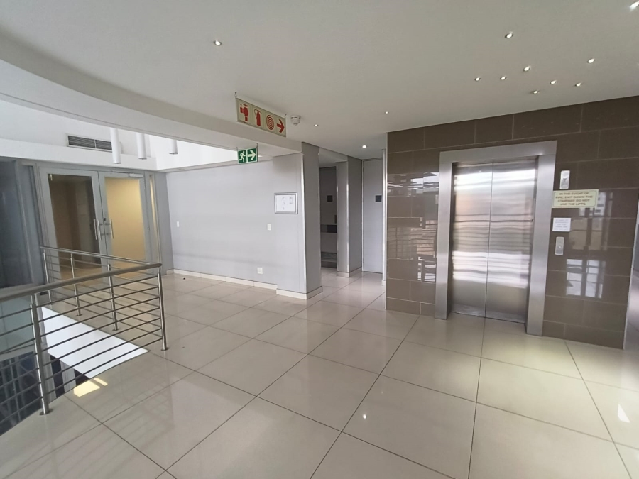 To Let Commercial Property for Rent in Die Hoewes Gauteng