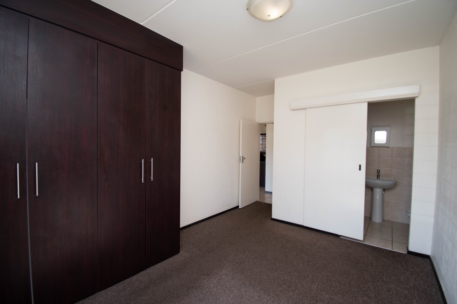 To Let 2 Bedroom Property for Rent in Northwold Gauteng