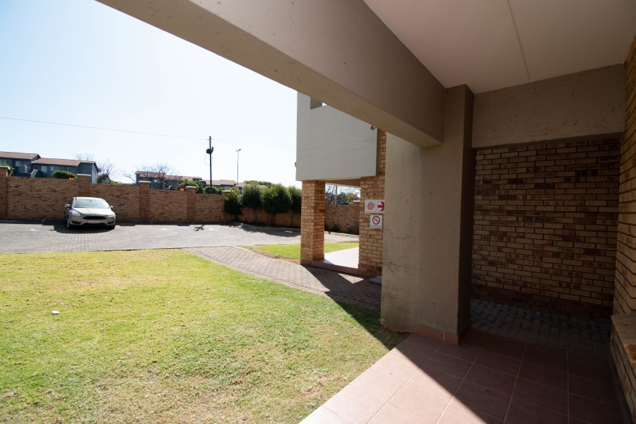 To Let 2 Bedroom Property for Rent in Northwold Gauteng