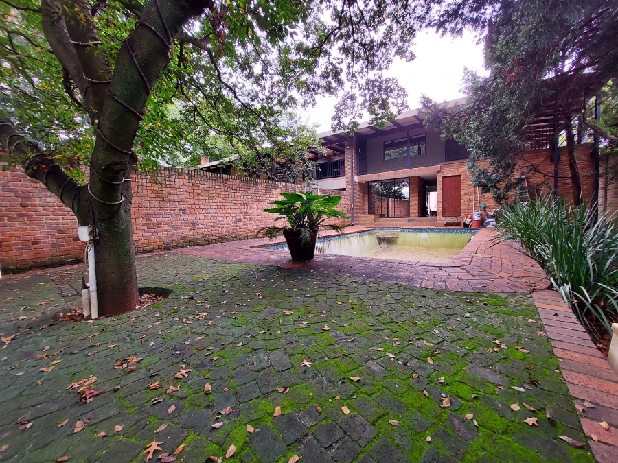 5 Bedroom Property for Sale in Lukasrand Gauteng