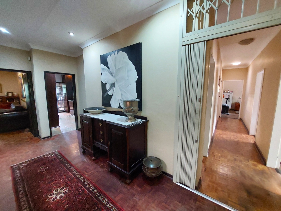 5 Bedroom Property for Sale in Lukasrand Gauteng