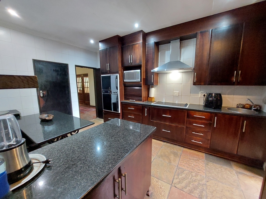 5 Bedroom Property for Sale in Lukasrand Gauteng