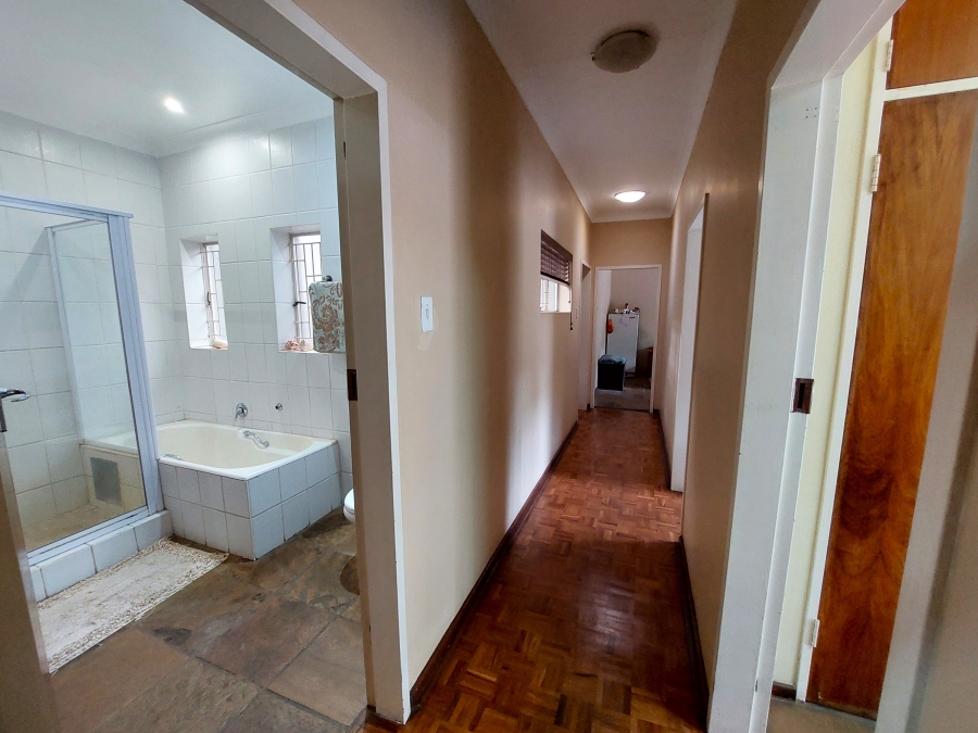 5 Bedroom Property for Sale in Lukasrand Gauteng