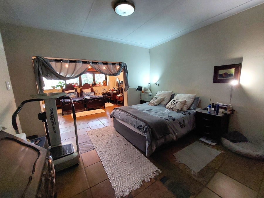 5 Bedroom Property for Sale in Lukasrand Gauteng