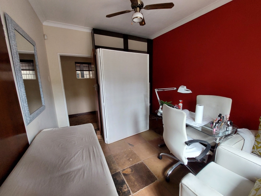 5 Bedroom Property for Sale in Lukasrand Gauteng