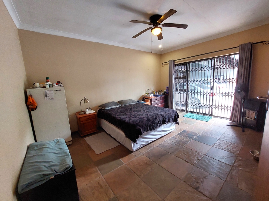 5 Bedroom Property for Sale in Lukasrand Gauteng