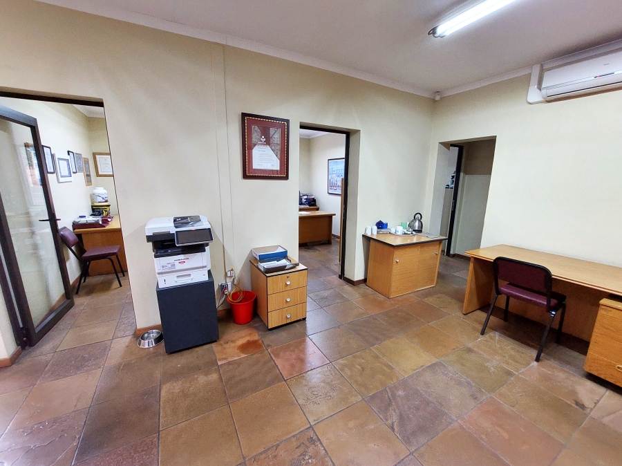 5 Bedroom Property for Sale in Lukasrand Gauteng