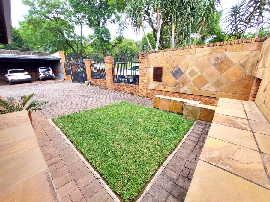 5 Bedroom Property for Sale in Lukasrand Gauteng