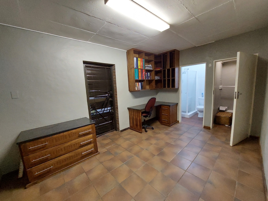 5 Bedroom Property for Sale in Lukasrand Gauteng