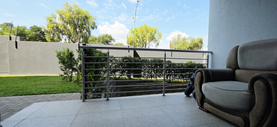 2 Bedroom Property for Sale in Die Hoewes Gauteng