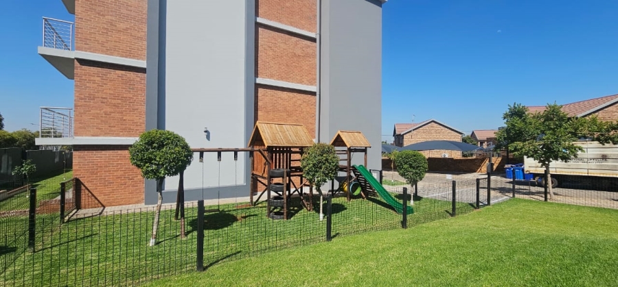 2 Bedroom Property for Sale in Die Hoewes Gauteng