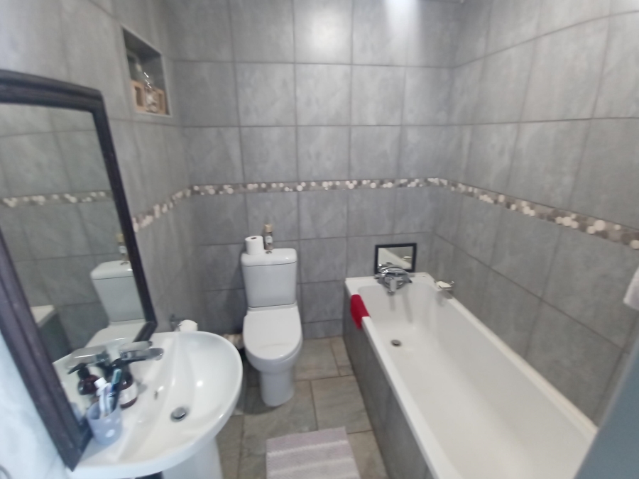2 Bedroom Property for Sale in Raceview Gauteng