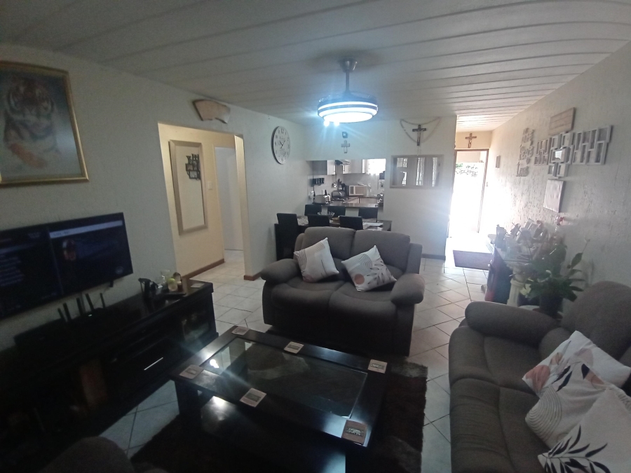 3 Bedroom Property for Sale in Oakdene Gauteng