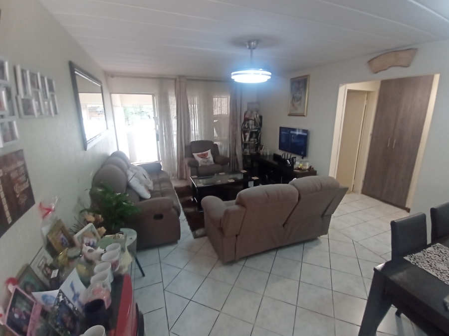 3 Bedroom Property for Sale in Oakdene Gauteng