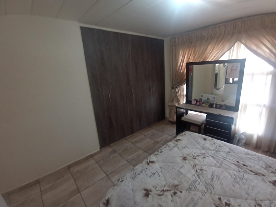 3 Bedroom Property for Sale in Oakdene Gauteng