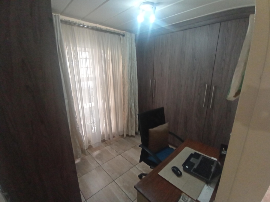 3 Bedroom Property for Sale in Oakdene Gauteng