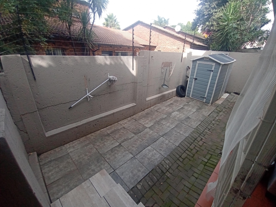 3 Bedroom Property for Sale in Oakdene Gauteng