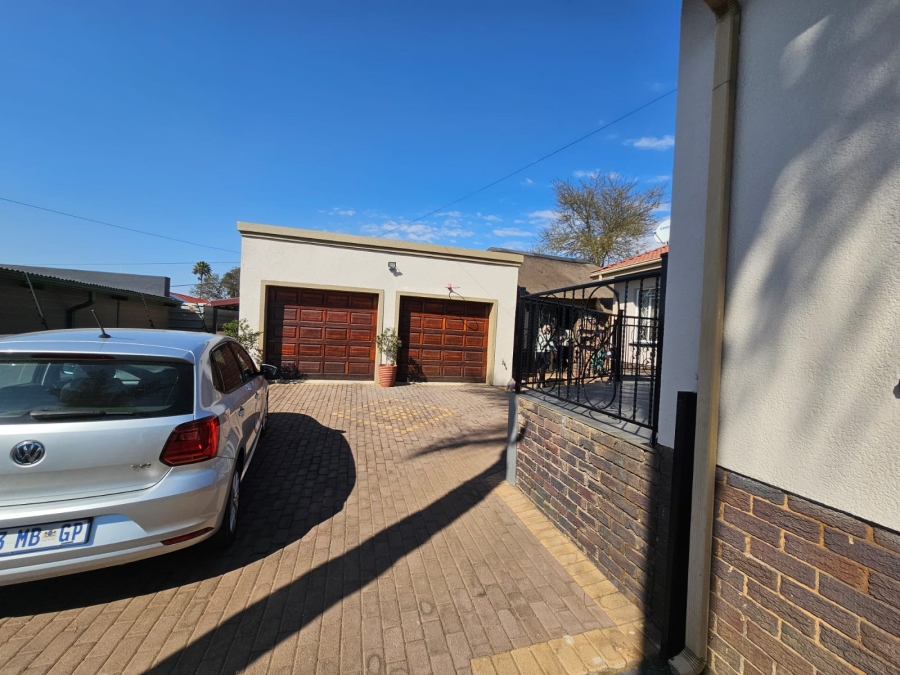 3 Bedroom Property for Sale in South Crest Gauteng