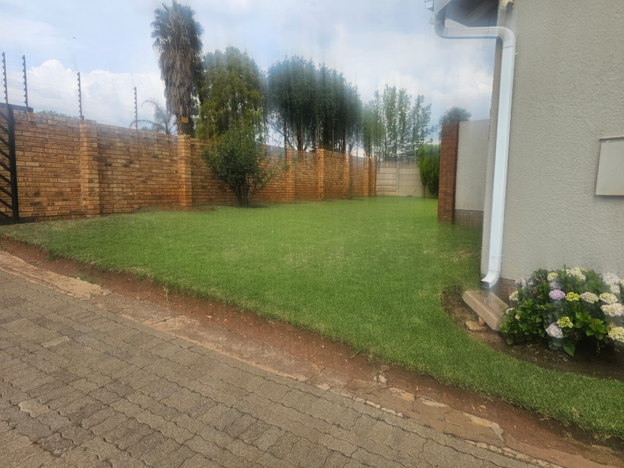 3 Bedroom Property for Sale in Verwoerdpark Gauteng
