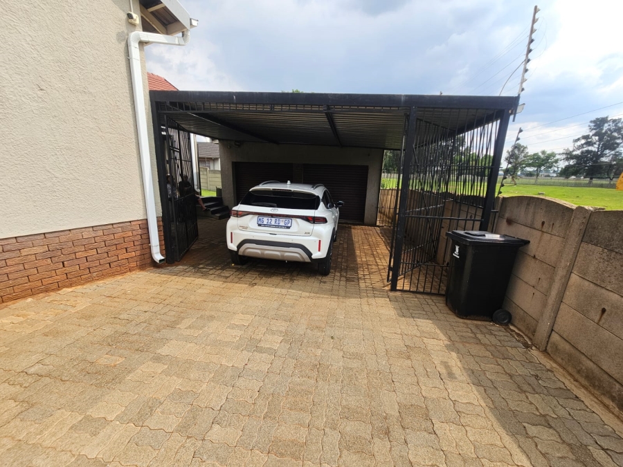 3 Bedroom Property for Sale in Verwoerdpark Gauteng