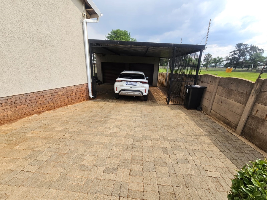 3 Bedroom Property for Sale in Verwoerdpark Gauteng