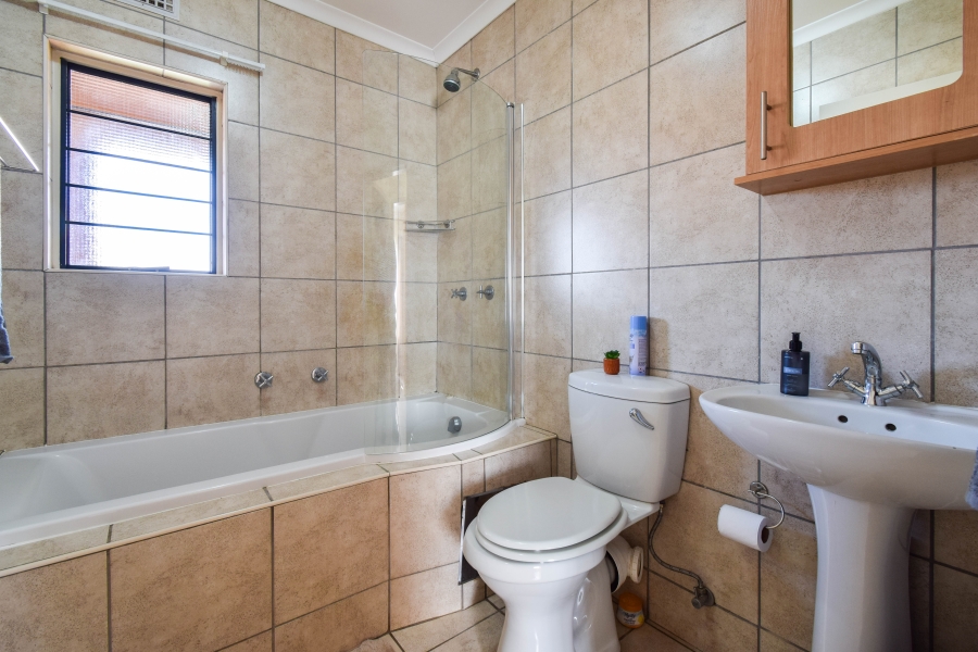 To Let 2 Bedroom Property for Rent in Olympus AH Gauteng
