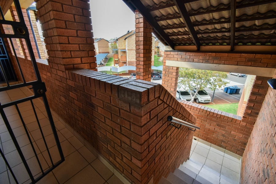 To Let 2 Bedroom Property for Rent in Olympus AH Gauteng