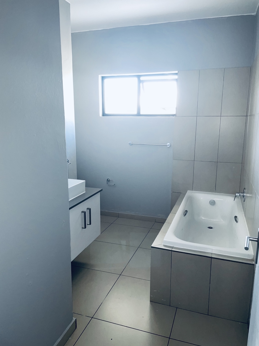To Let 3 Bedroom Property for Rent in North Riding Gauteng