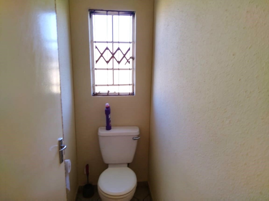 To Let 2 Bedroom Property for Rent in Danville Gauteng