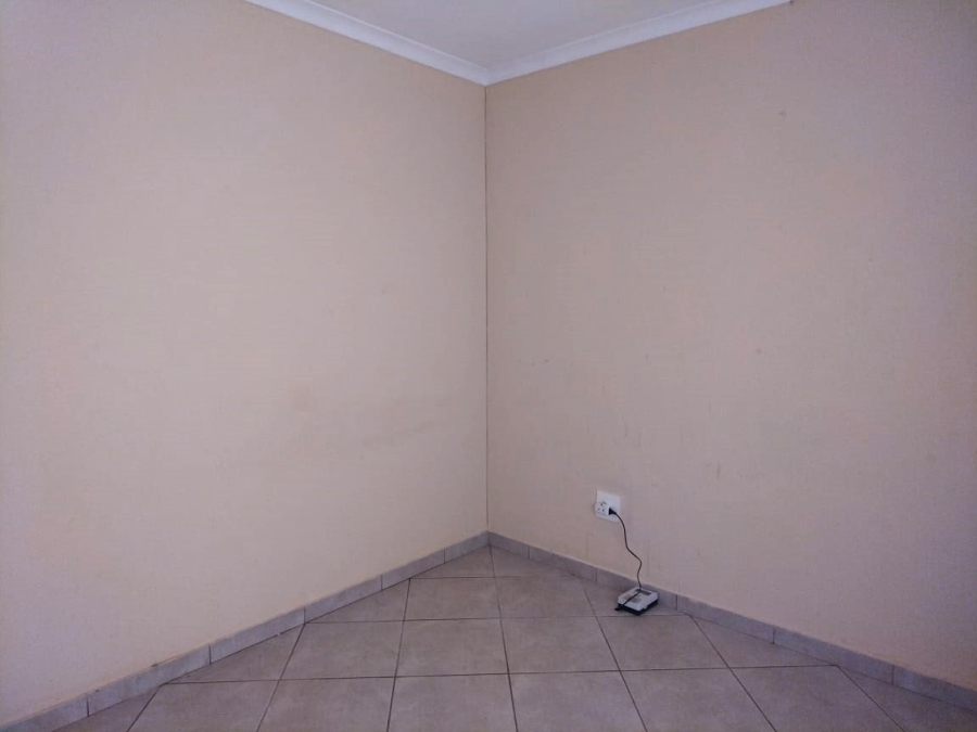 To Let 2 Bedroom Property for Rent in Danville Gauteng