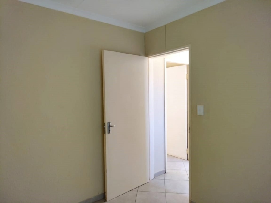 To Let 2 Bedroom Property for Rent in Danville Gauteng