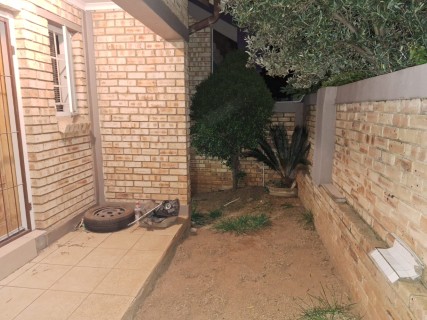 2 Bedroom Property for Sale in Wilgeheuwel Gauteng