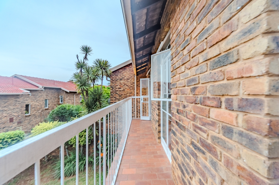 3 Bedroom Property for Sale in Garsfontein Gauteng