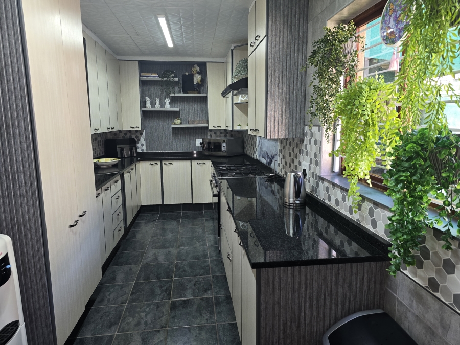 2 Bedroom Property for Sale in Noordheuwel Gauteng