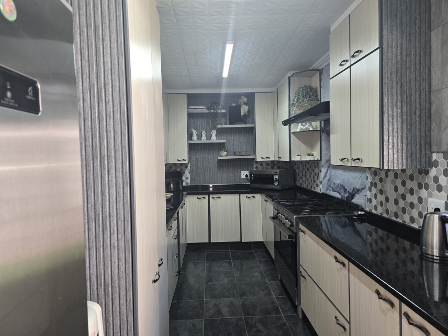 2 Bedroom Property for Sale in Noordheuwel Gauteng