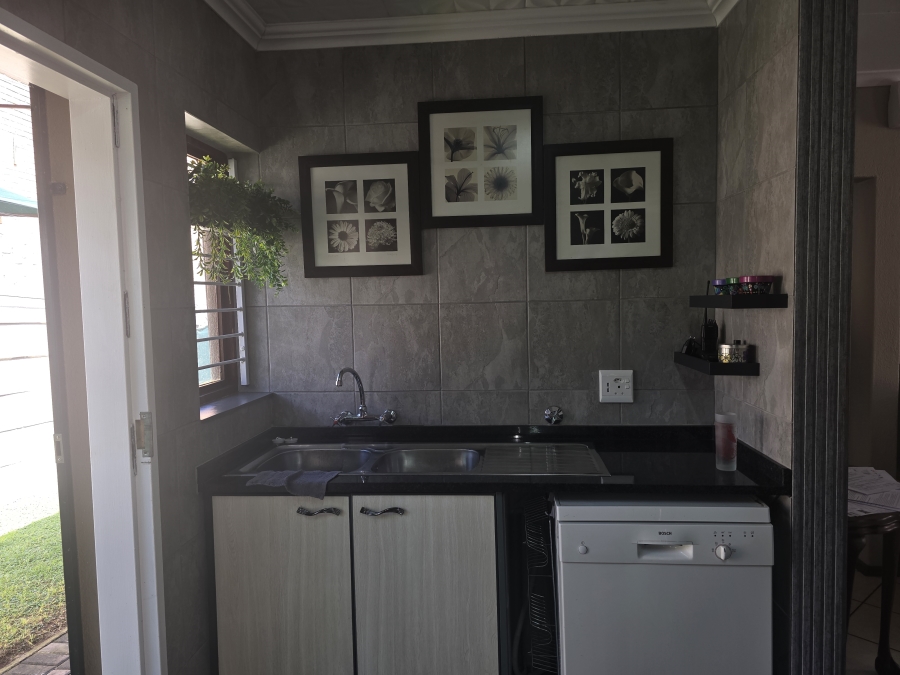 2 Bedroom Property for Sale in Noordheuwel Gauteng