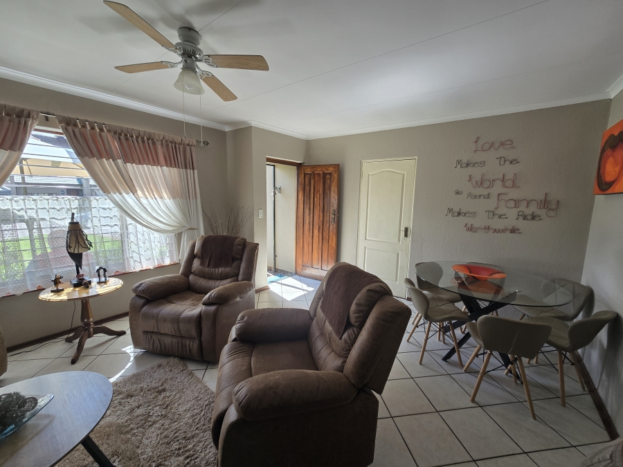 2 Bedroom Property for Sale in Noordheuwel Gauteng