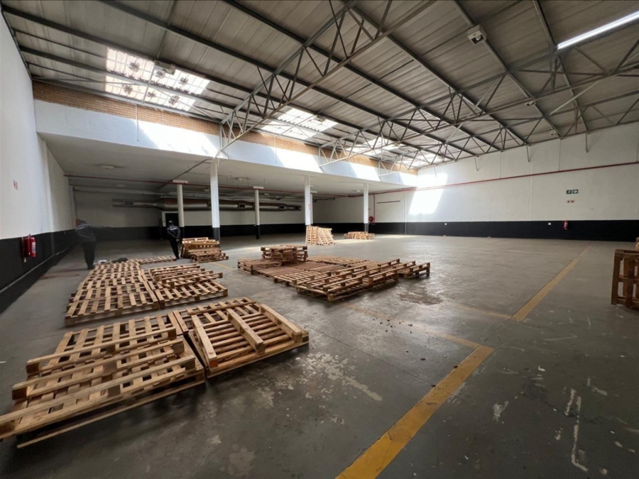 To Let Commercial Property for Rent in Strijdom Park Gauteng