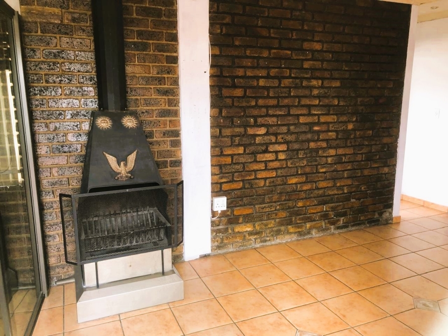 7 Bedroom Property for Sale in Ravenswood Gauteng