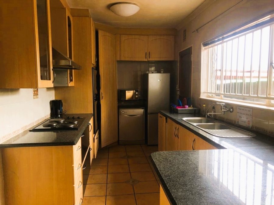 7 Bedroom Property for Sale in Ravenswood Gauteng