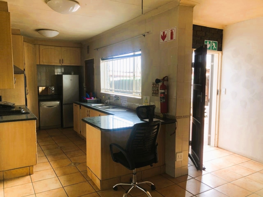 7 Bedroom Property for Sale in Ravenswood Gauteng